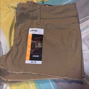 Beige/brown shorts